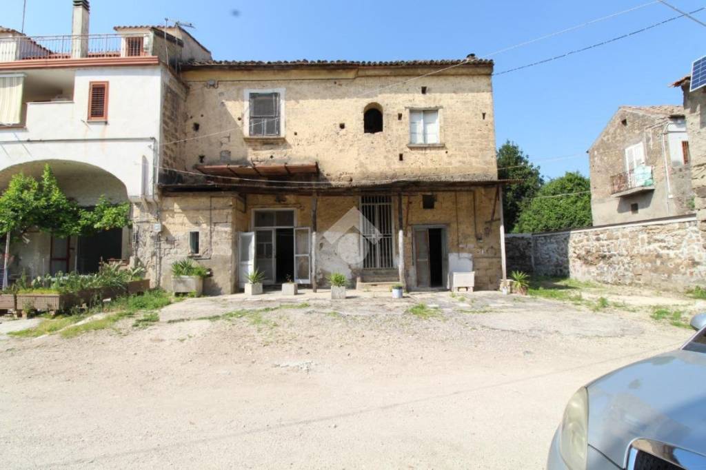 casa indipendente in vendita a Caserta in zona San Leucio