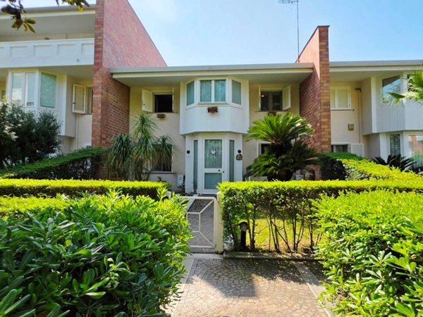 casa indipendente in vendita a Caserta in zona Puccianiello