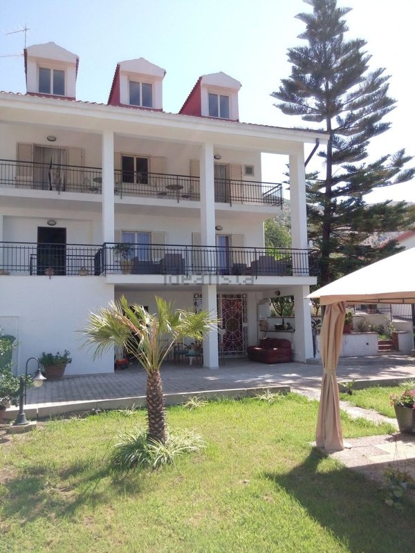 casa indipendente in vendita a Caserta in zona Santa Barbara / Tuoro