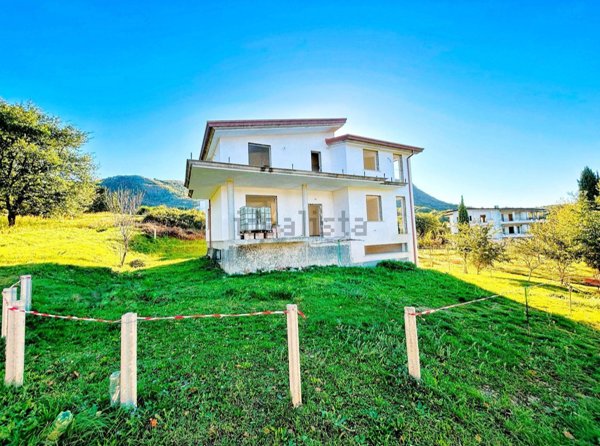 casa indipendente in vendita a Caserta