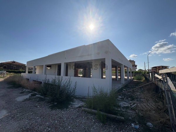 locale commerciale in vendita a Caserta in zona Ospedale