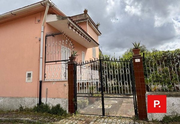 casa indipendente in vendita a Caserta in zona Briano