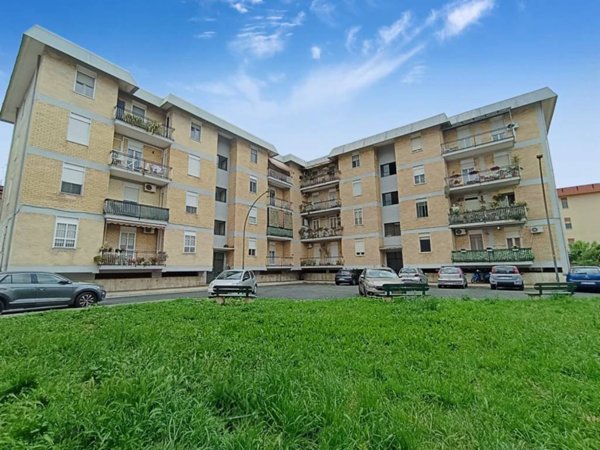 appartamento in vendita a Caserta in zona Acquaviva