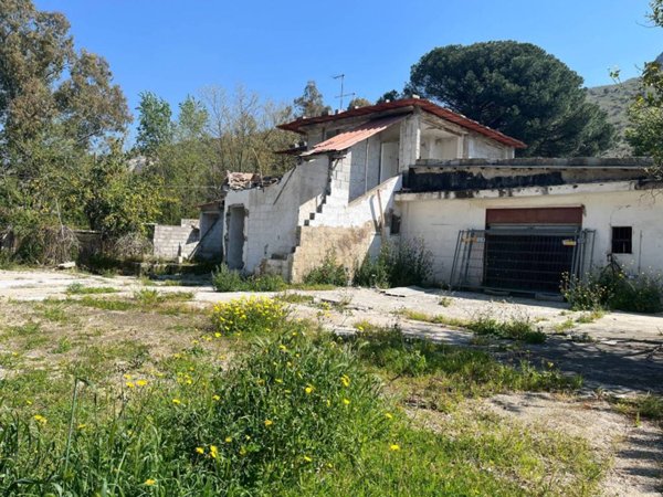 casa indipendente in vendita a Caserta
