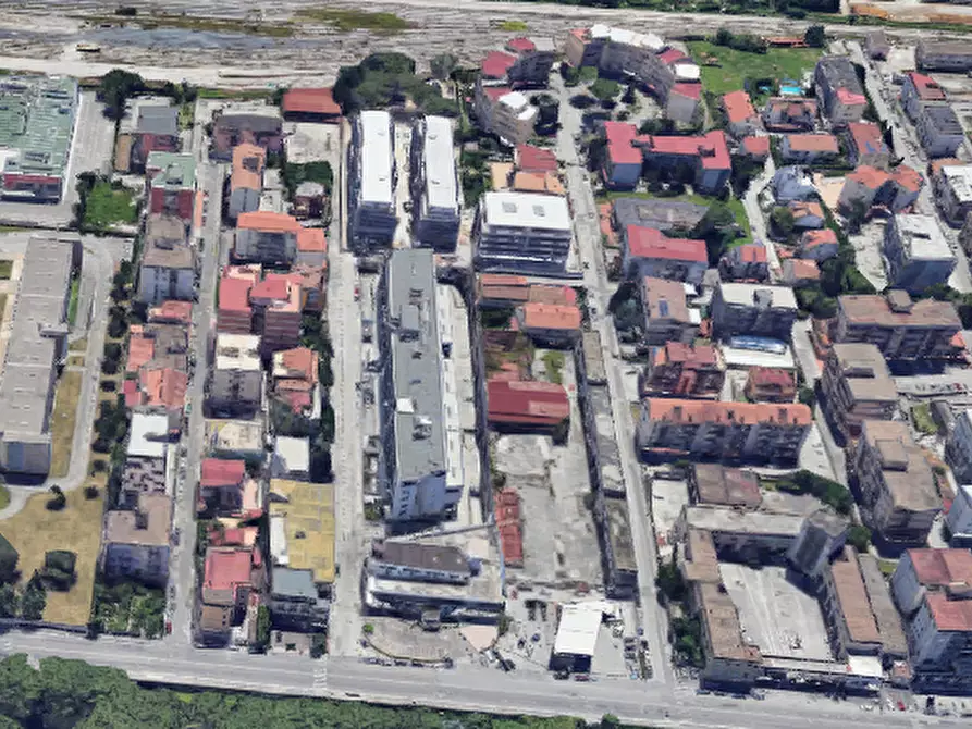 locale di sgombero in vendita a Caserta