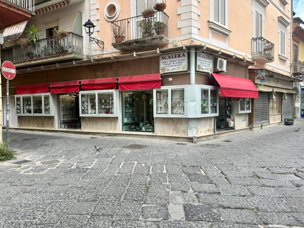 negozio in vendita a Caserta in zona Centro Città
