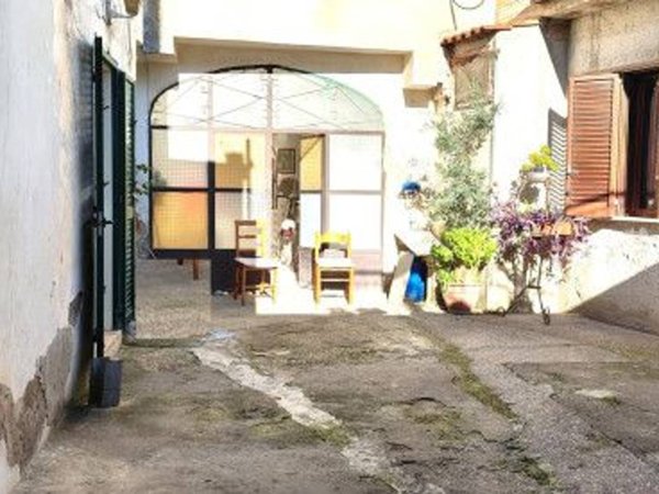 casa indipendente in vendita a Caserta in zona Puccianiello