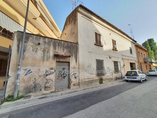 casa indipendente in vendita a Caserta in zona Centro Città