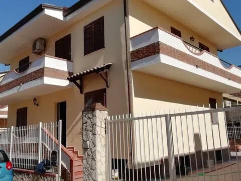 casa indipendente in vendita a Caserta in zona Santa Barbara / Tuoro