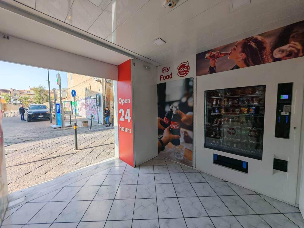 negozio in vendita a Caserta