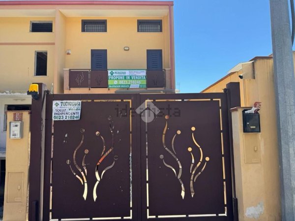 casa indipendente in vendita a Caserta in zona Acquaviva