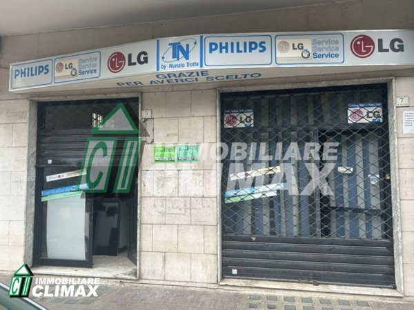 negozio in vendita a Caserta in zona Centro Città