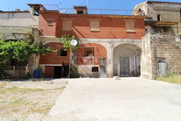 appartamento in vendita a Caserta in zona Briano