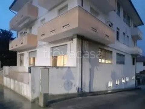 negozio in vendita a Caserta in zona Centro Città