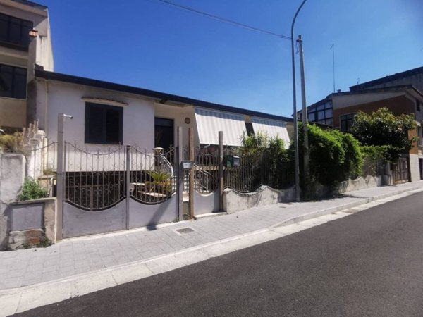 casa indipendente in vendita a Caserta in zona Acquaviva