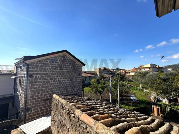 casa indipendente in vendita a Caserta in zona Casolla