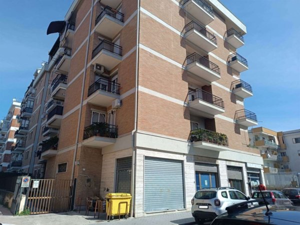 negozio in vendita a Caserta in zona Ospedale
