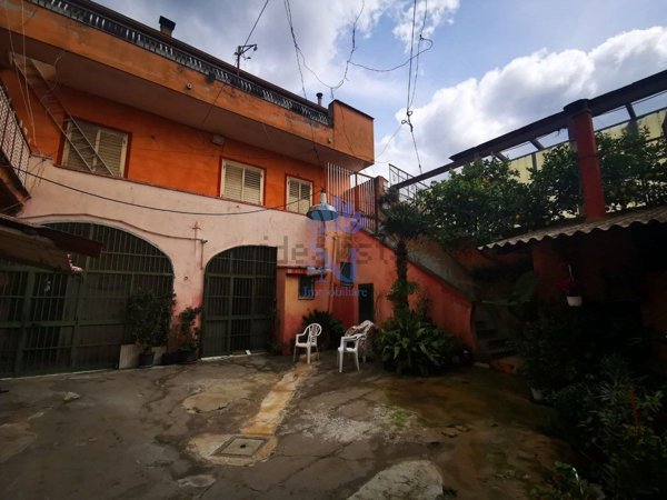 casa indipendente in vendita a Caserta in zona Santa Barbara / Tuoro