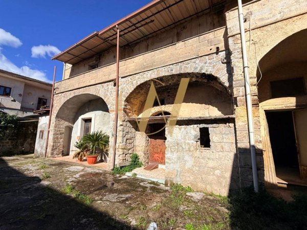 casa indipendente in vendita a Caserta in zona Puccianiello