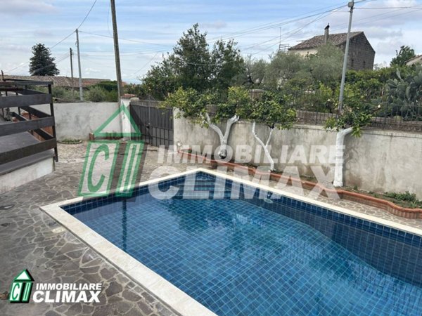 casa indipendente in vendita a Caserta in zona Casolla