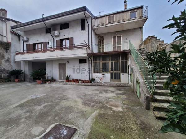 casa indipendente in vendita a Caserta in zona Casola