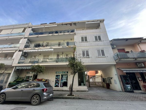 appartamento in vendita a Caserta in zona Acquaviva