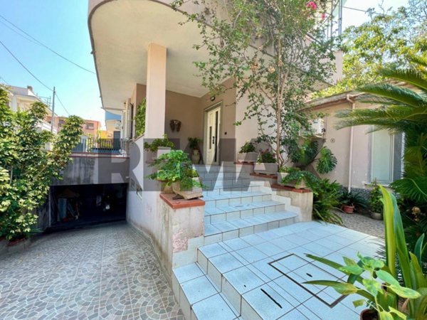 casa indipendente in vendita a Caserta in zona Puccianiello