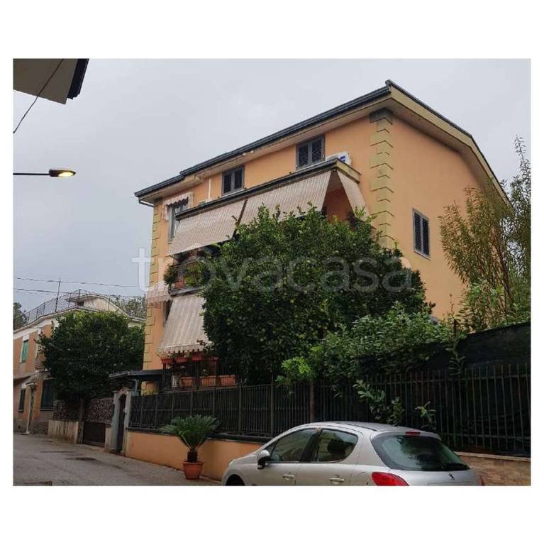 appartamento in vendita a Caserta in zona Falciano