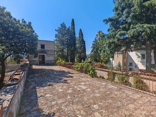casa indipendente in vendita a Caserta in zona Casola