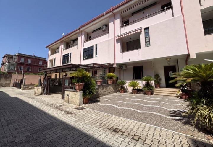 casa indipendente in vendita a Caserta in zona Ospedale