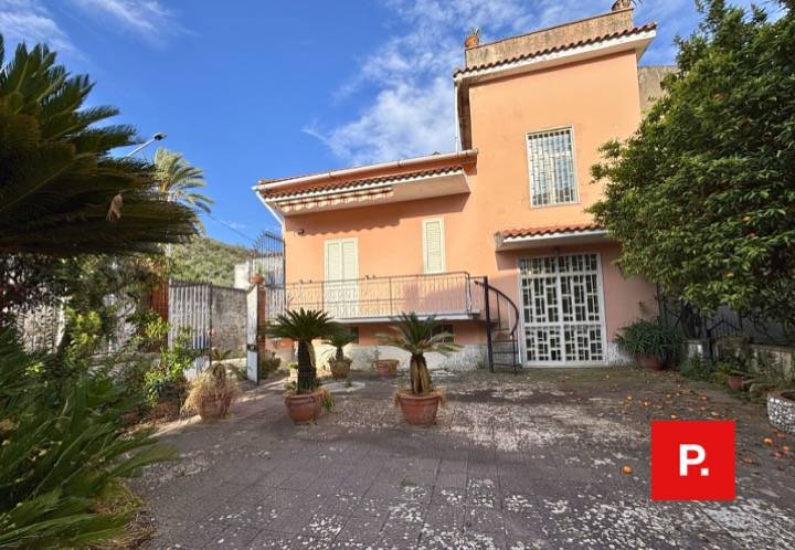casa indipendente in vendita a Caserta in zona Briano