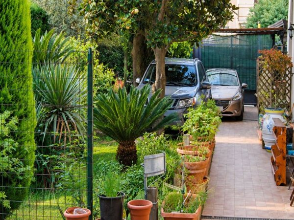 casa indipendente in vendita a Caserta in zona San Clemente