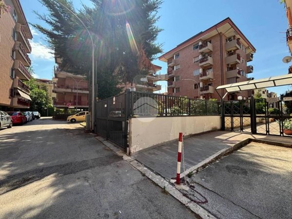 ufficio in vendita a Caserta in zona Acquaviva