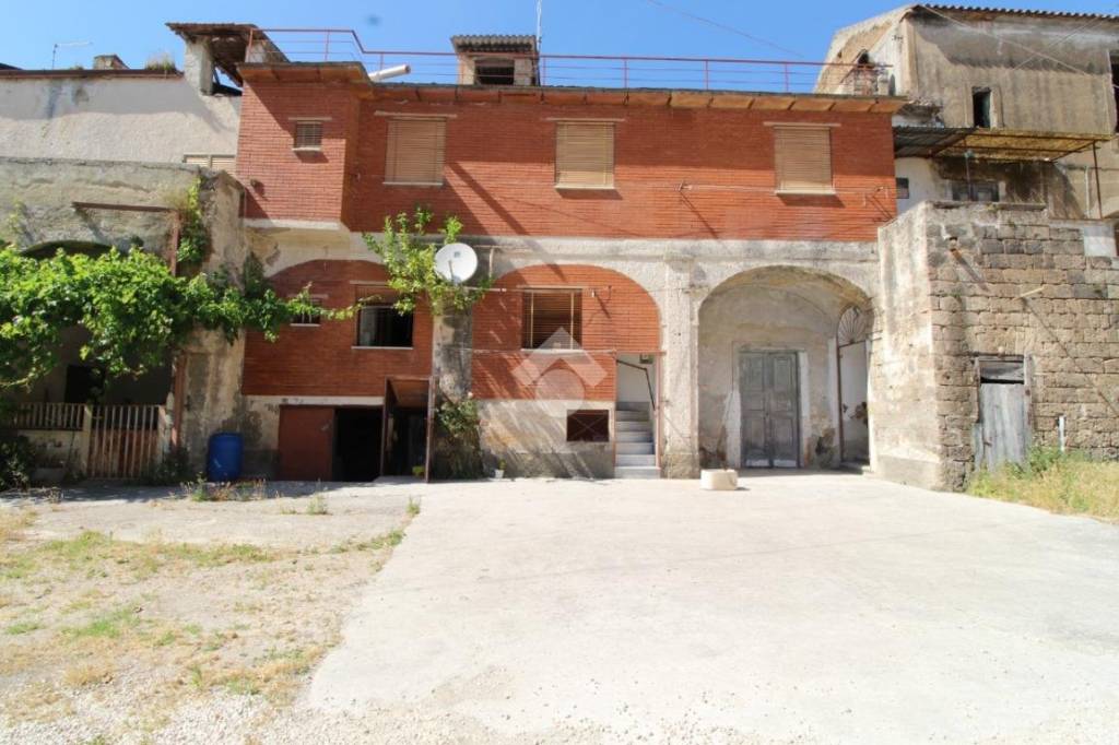 casa indipendente in vendita a Caserta in zona Briano