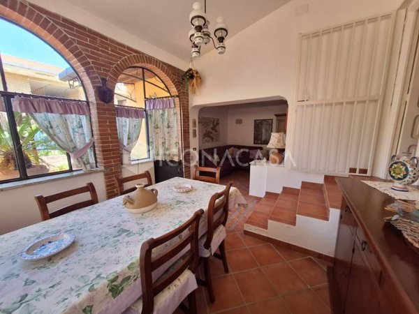 casa indipendente in vendita a Caserta in zona San Leucio