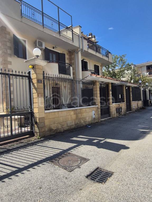 casa indipendente in vendita a Caserta in zona Casolla