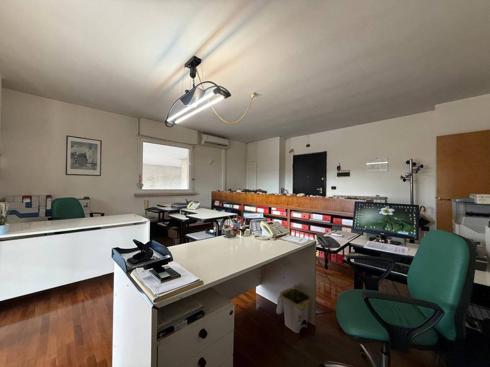 ufficio in vendita a Caserta in zona Acquaviva