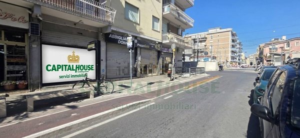 locale commerciale in vendita a Caserta in zona Acquaviva