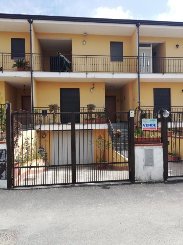 casa indipendente in vendita a Castel Campagnano in zona Squille
