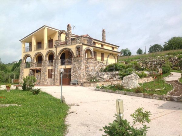 casa indipendente in vendita a Castel Campagnano
