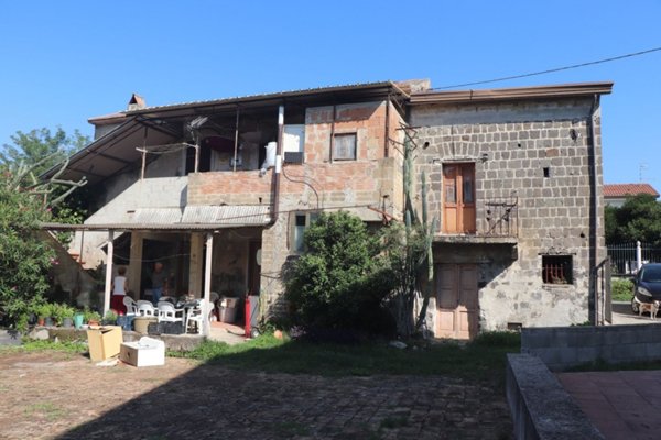 casa indipendente in vendita a Castel Campagnano