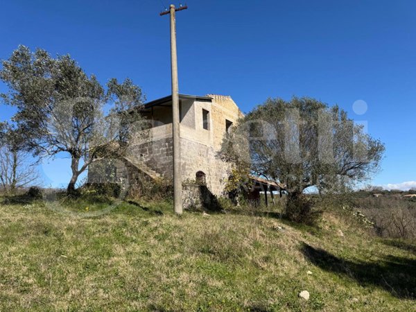 casa indipendente in vendita a Castel Campagnano in zona Squille