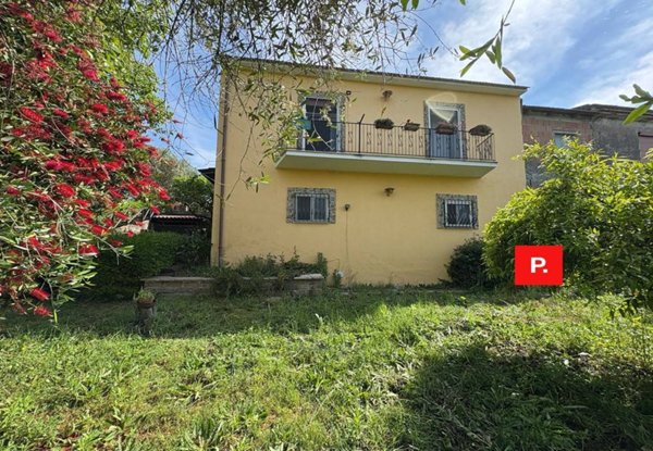 casa indipendente in vendita a Castel Campagnano