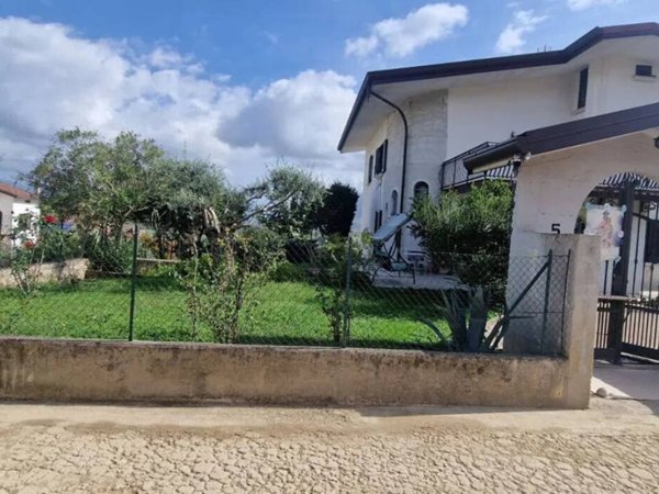 casa indipendente in vendita a Castel Campagnano