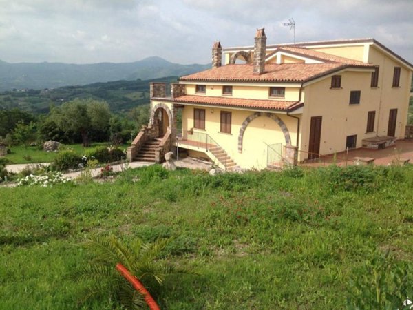 casa indipendente in vendita a Castel Campagnano