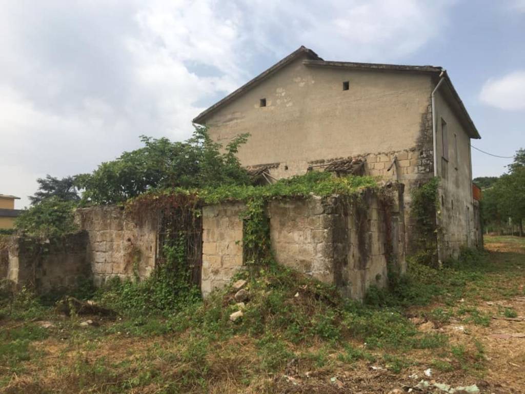 casa indipendente in vendita a Castel Campagnano