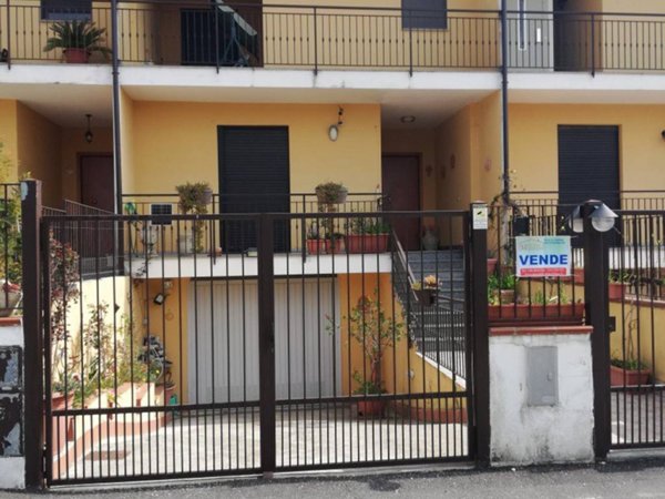casa indipendente in vendita a Castel Campagnano in zona Squille