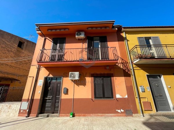 casa indipendente in vendita a Castel Campagnano