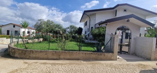 casa indipendente in vendita a Castel Campagnano
