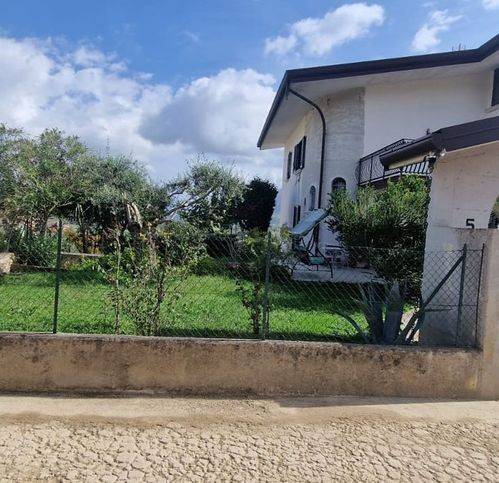 casa indipendente in vendita a Castel Campagnano